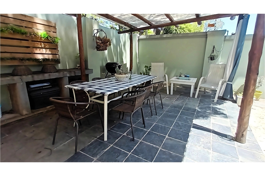 7 Bedroom Property for Sale in Bonza Bay Eastern Cape